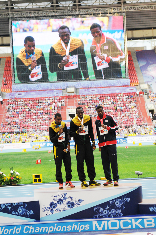 Usain Bolt, s'impose sur le 200m en en 19'66" devant son compatriote Warren Weire