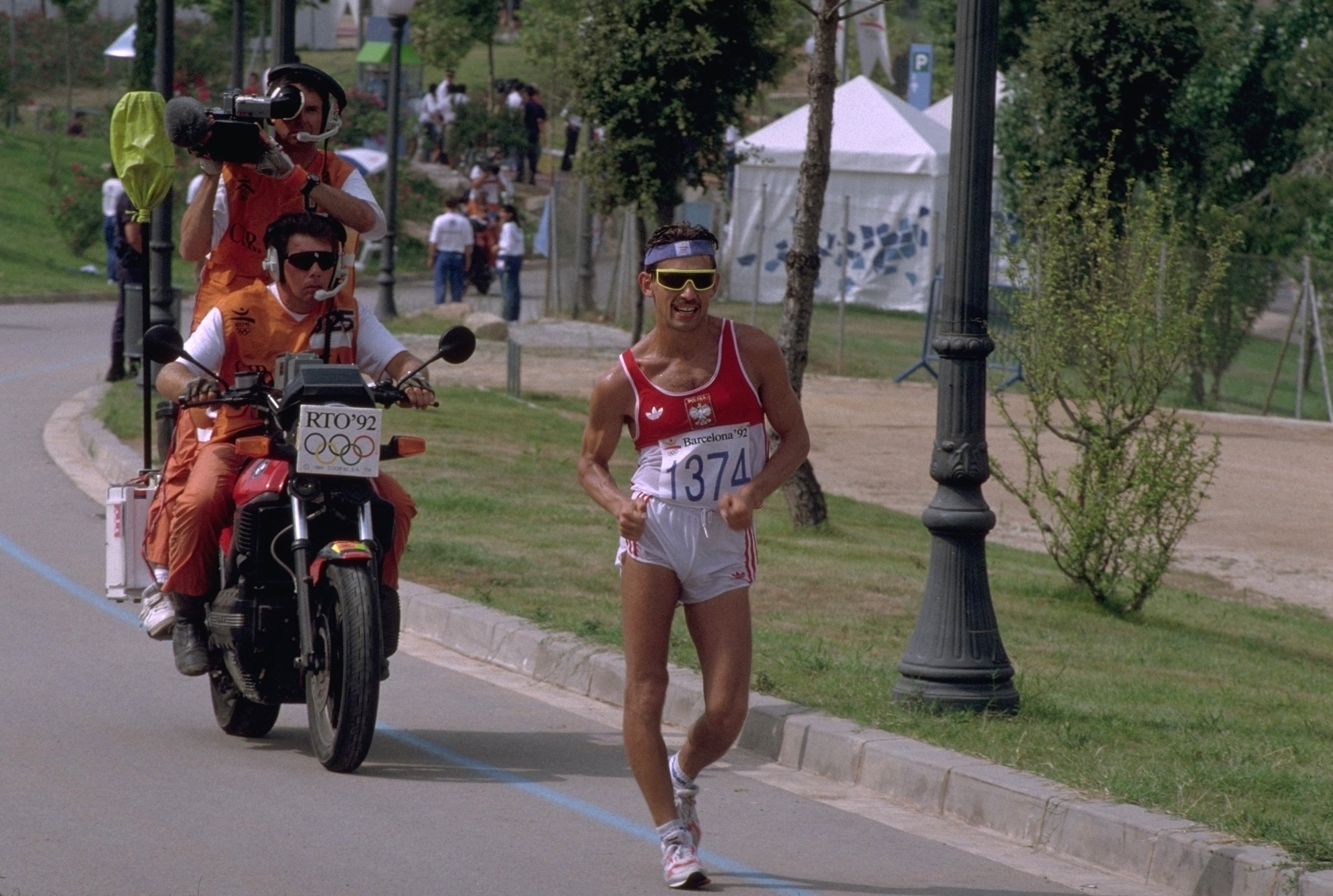 JO Barcelone 1992, Athlétisme, 50km marche Hommes - Robert KORZENIOWSKI (POL) filmé durant l'épreuve.