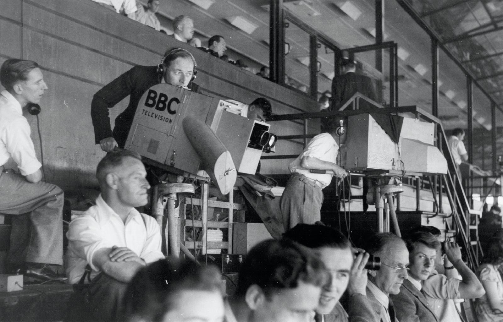 JO Londres 1948 - Caméras de télévision dans le stade olympique.