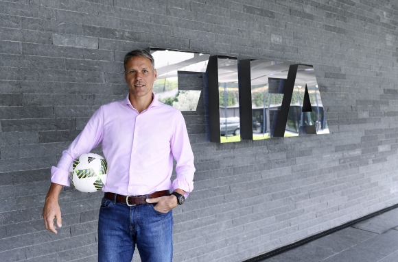 -w580_Vanbasten