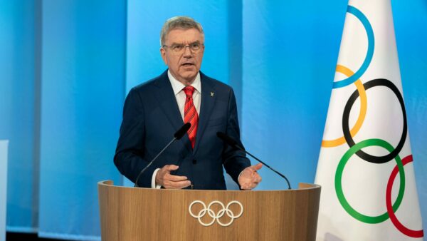 Thomas Bach sends kyiv and Moscow back to back - Francs Jeux